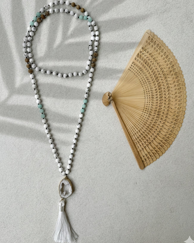 Fantasqiue Detachable Fans on Crystals with White Stones Chain Necklaces